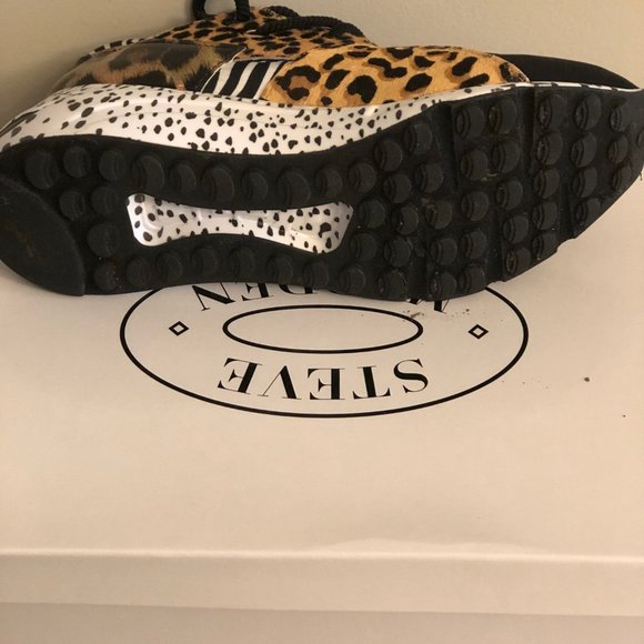 Sneaker - Picture 3 of 3